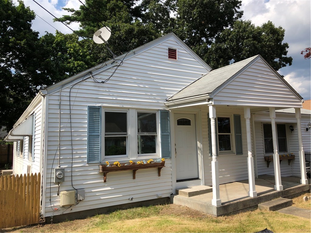 21 Community Road Warwick, RI 02889 - Photo 2 of 14