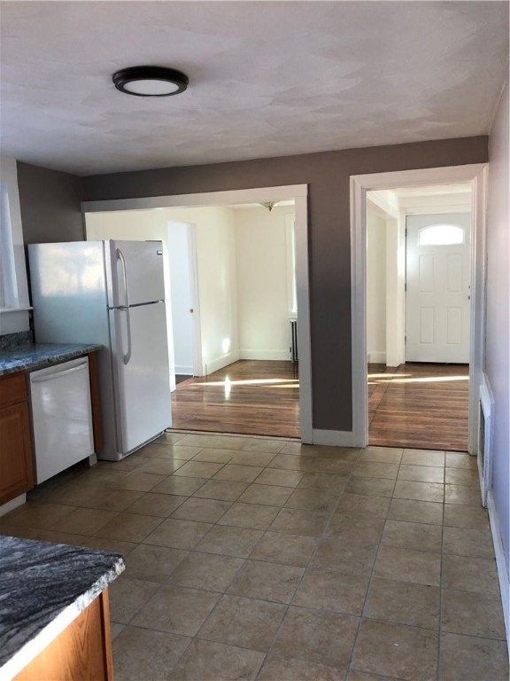 21 Community Road Warwick, RI 02889 - Photo 5 of 14
