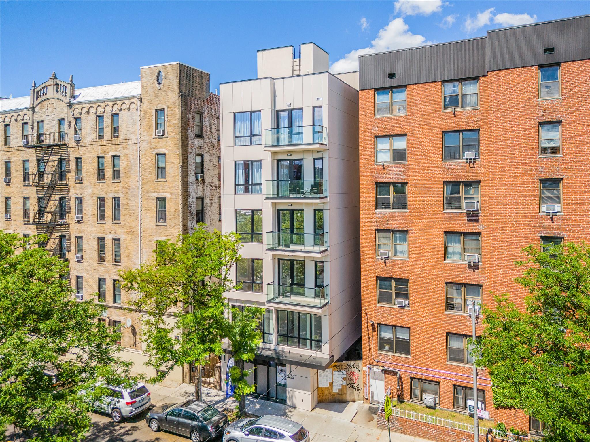 42-09 Hampton St Unit 2A  