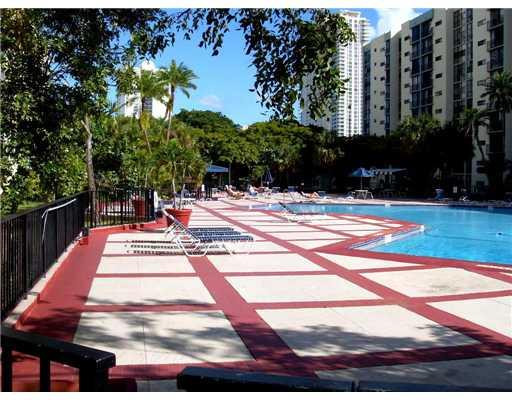 17021 North Bay Road, Unit 1009 Sunny Isles Beach, FL 33160 - Photo 16 of 16 Pool