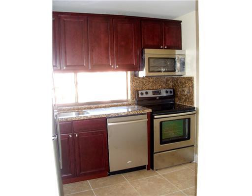 17021 North Bay Road, Unit 1009 Sunny Isles Beach, FL 33160 - Photo 3 of 16 Kitchen