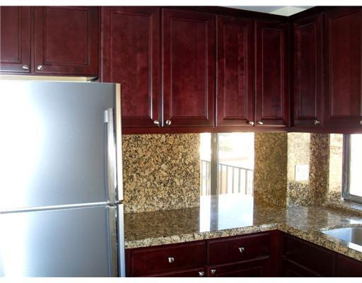 17021 North Bay Road, Unit 1009 Sunny Isles Beach, FL 33160 - Photo 4 of 16 Kitchen