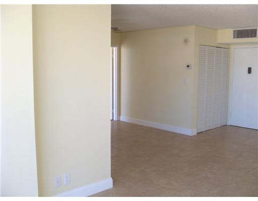 17021 North Bay Road, Unit 1009 Sunny Isles Beach, FL 33160 - Photo 6 of 16 Interior Space/Layout