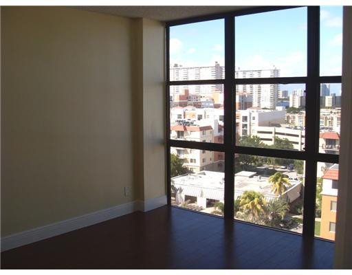 17021 North Bay Road, Unit 1009 Sunny Isles Beach, FL 33160 - Photo 8 of 16 Bedroom