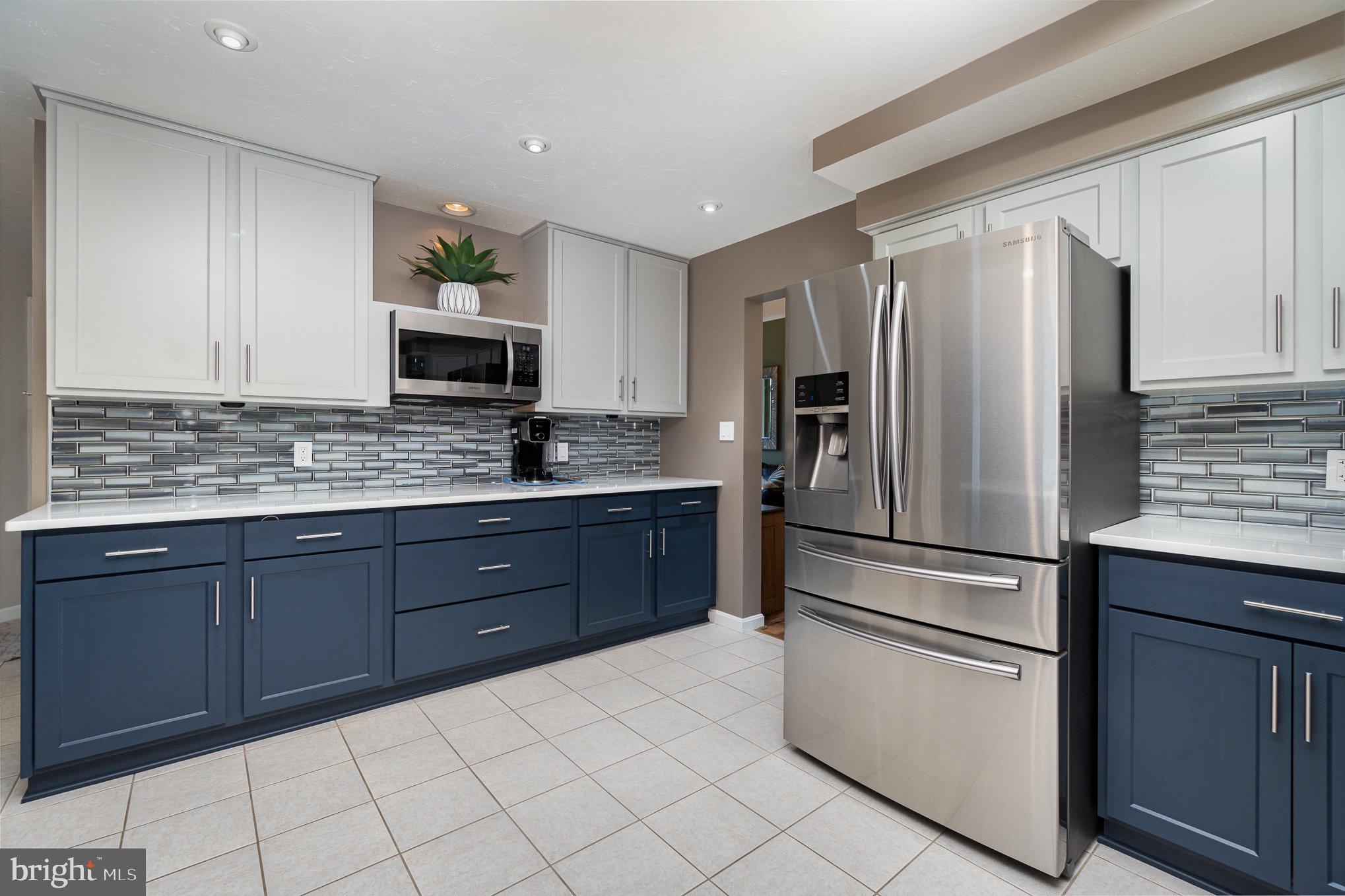 3545 Eagle Ridge Court Hanover, PA 17331 - Photo 6 of 61 Modern kitchen