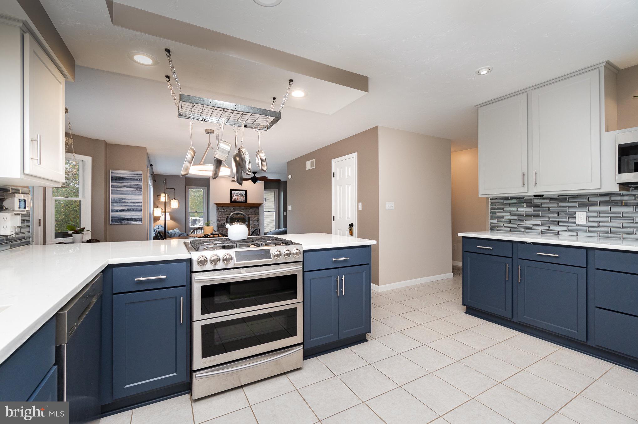 3545 Eagle Ridge Court Hanover, PA 17331 - Photo 7 of 61 Modern kitchen