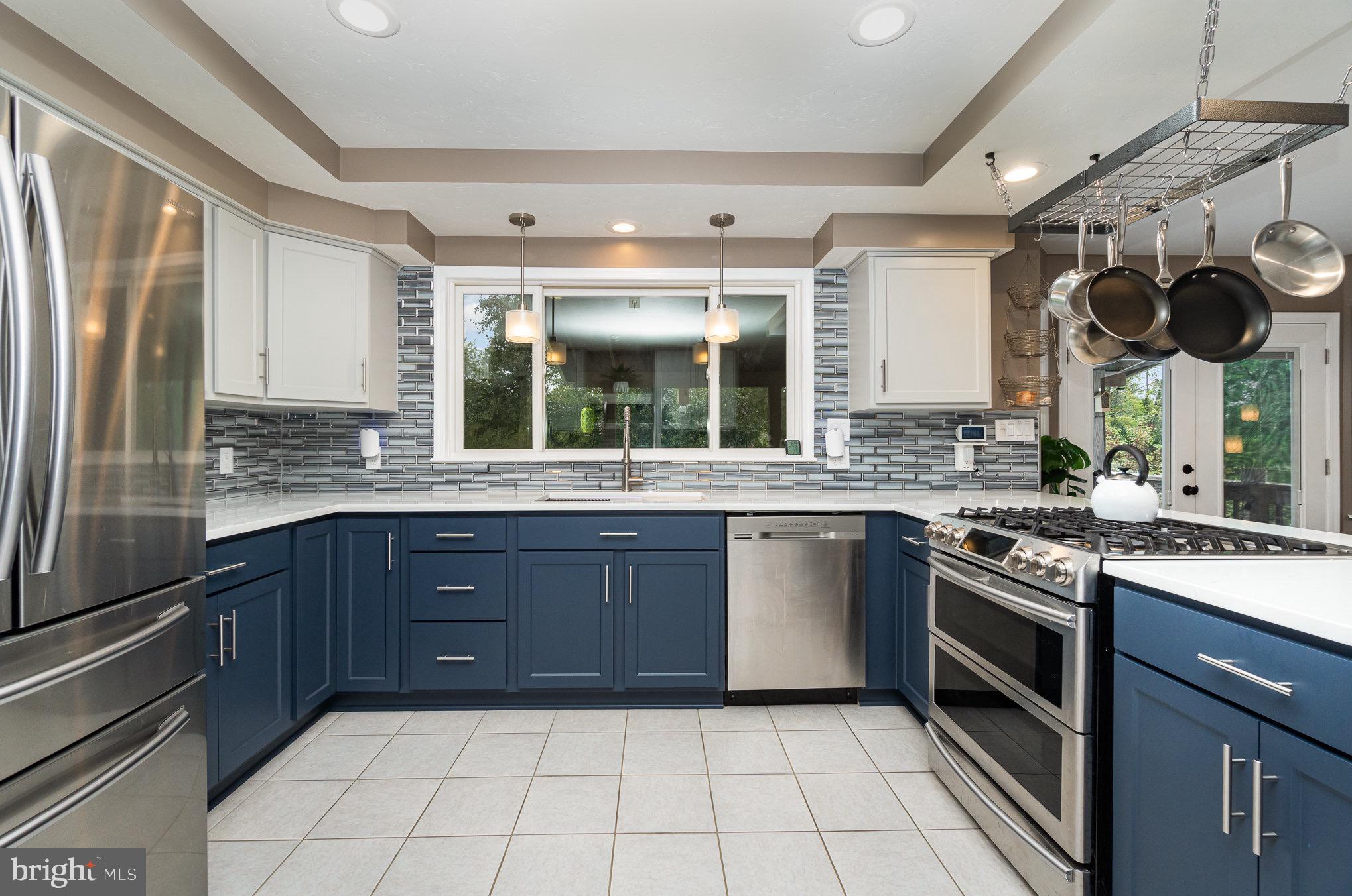 3545 Eagle Ridge Court Hanover, PA 17331 - Photo 8 of 61 Modern kitchen