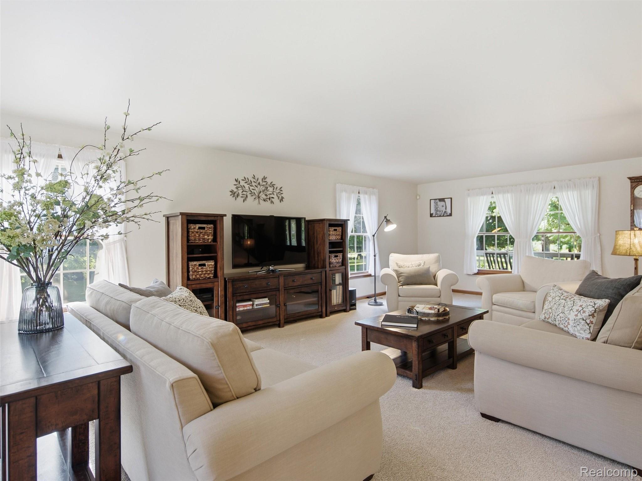 5449 Lum Road Attica, MI 48412 - Photo 29 of 82 Living room
