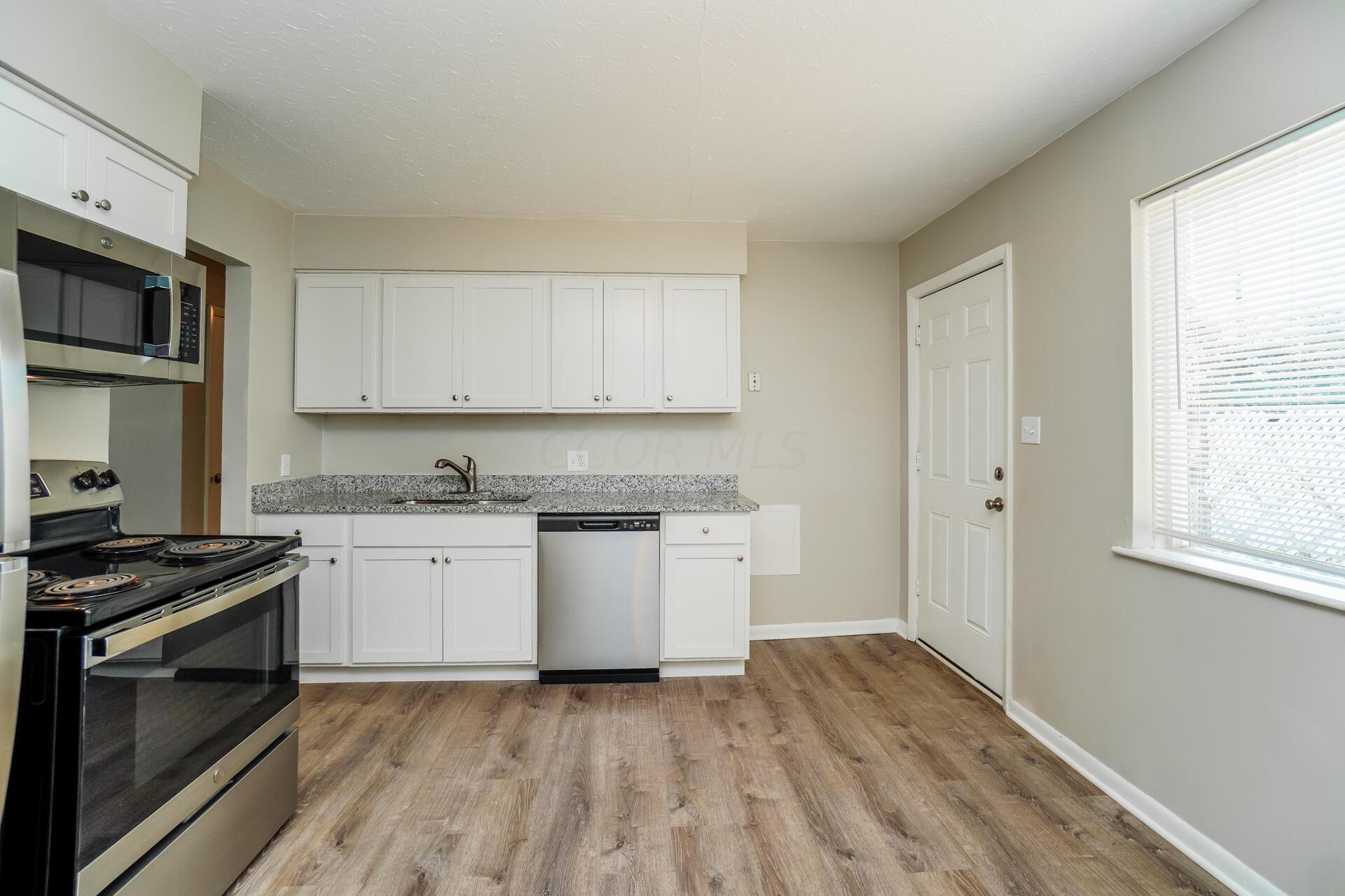 1325 Evergreen Road Columbus, OH 43207 - Photo 10 of 14 7 kitchen