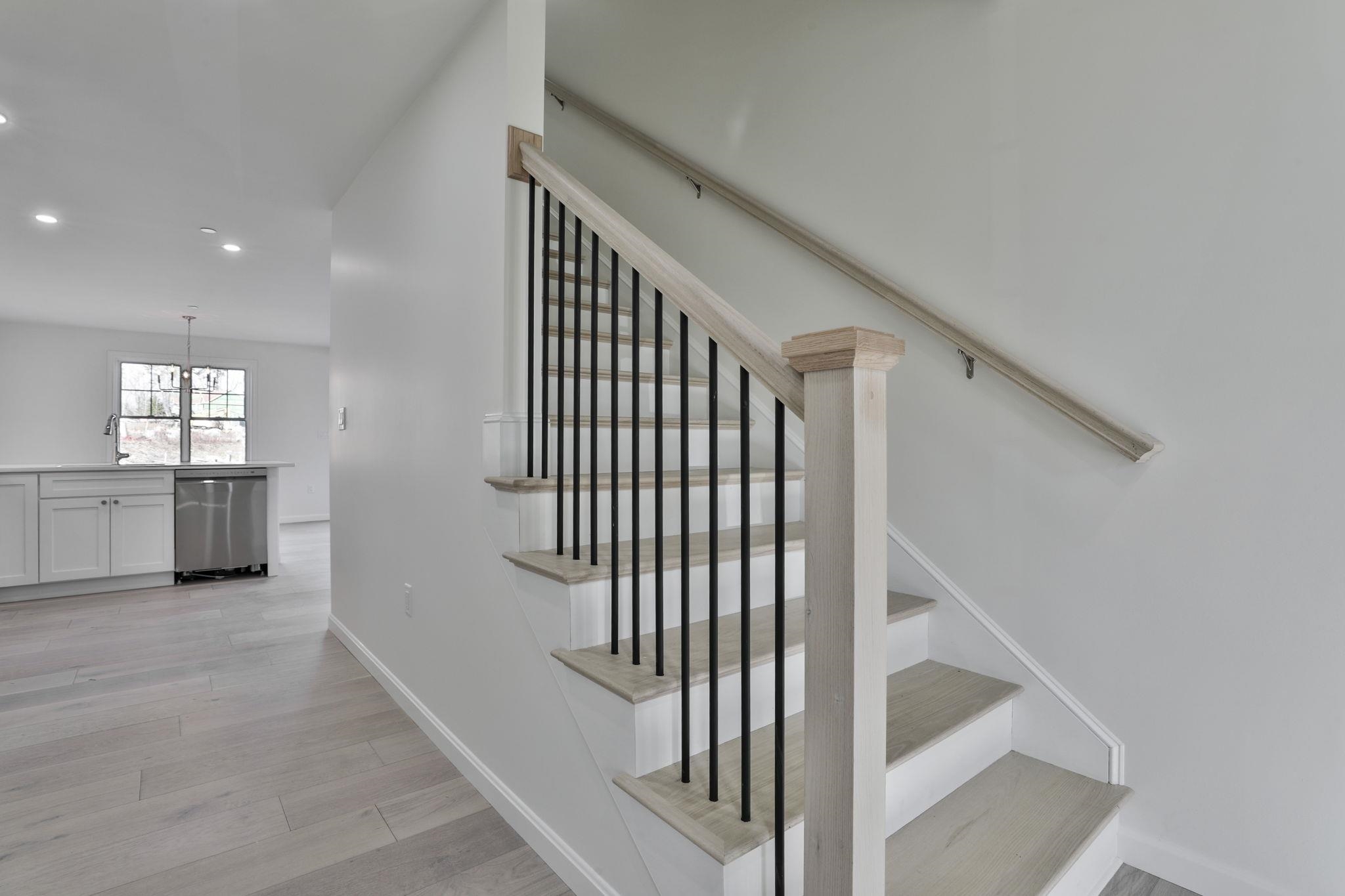 65 Crestview Way Raymond, NH 03077 - Photo 19 of 37