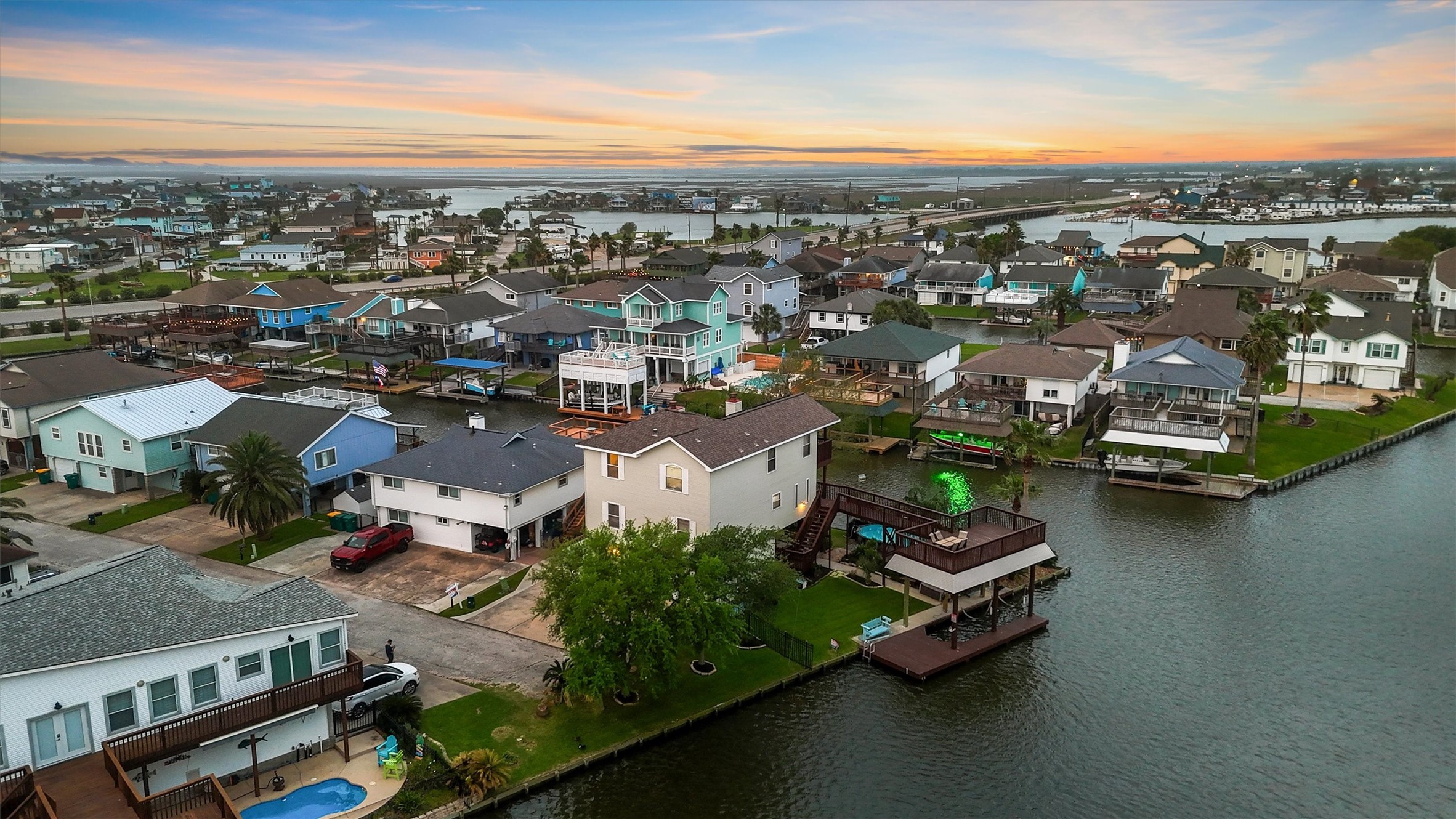 9 South Sandpiper La Marque, TX 77568 - Photo 3 of 47