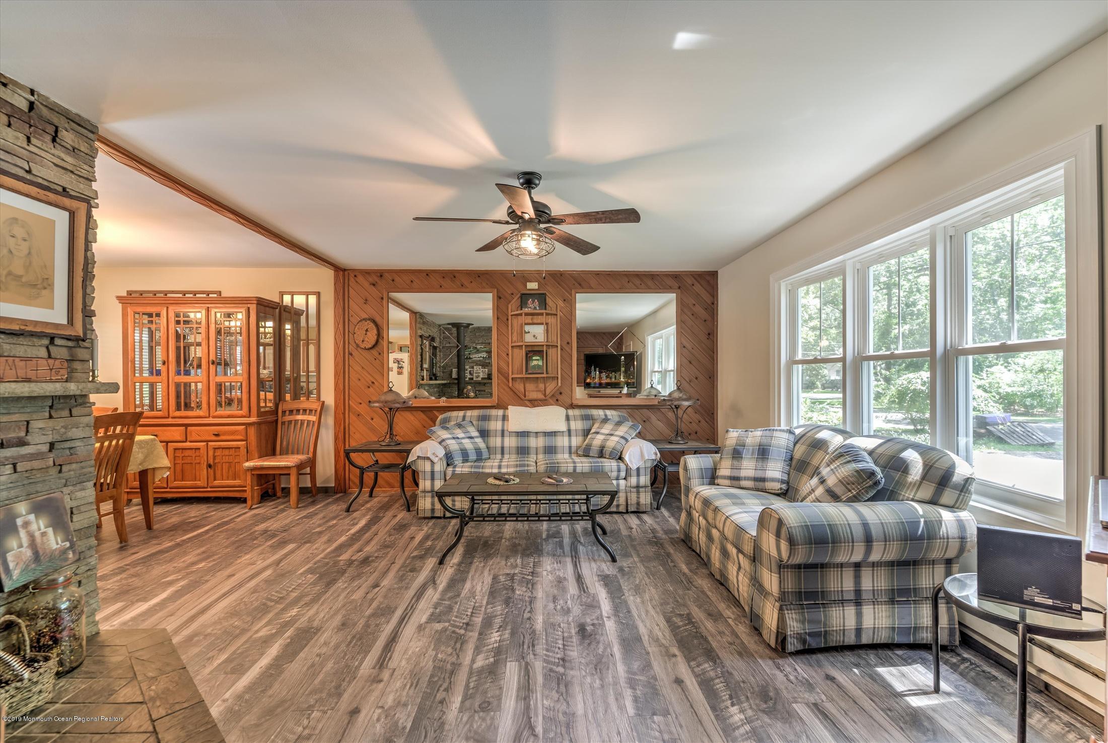 225 Riverside Drive Bayville, NJ 08721 - Photo 3 of 33 06-06-LIVING ROOM