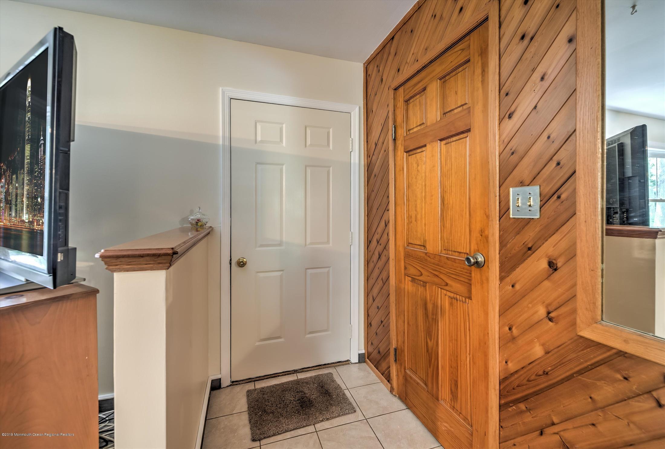 225 Riverside Drive Bayville, NJ 08721 - Photo 7 of 33 05-05-FOYER