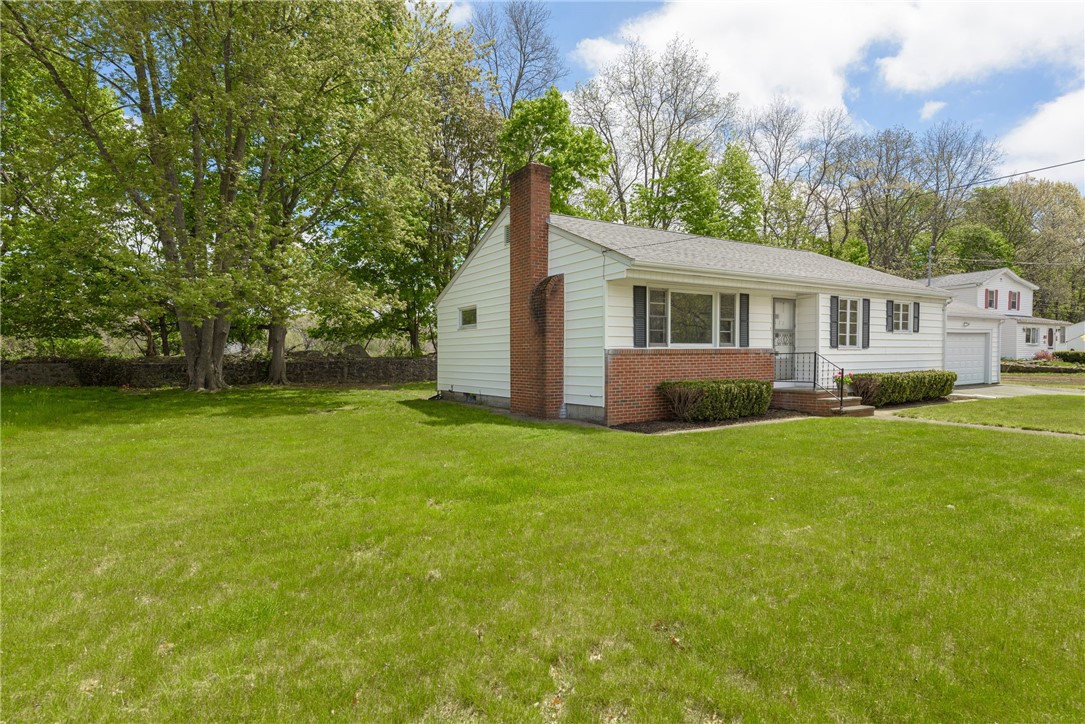 171 Iroquois Road Cumberland, RI 02864 - Photo 11 of 32 Gallery Image 11