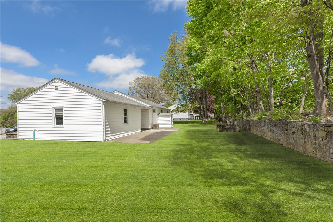 171 Iroquois Road Cumberland, RI 02864 - Photo 12 of 32 Gallery Image 12