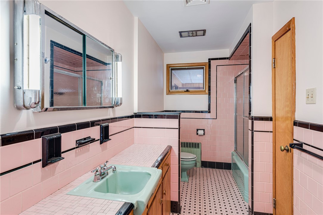 171 Iroquois Road Cumberland, RI 02864 - Photo 21 of 32 Bathroom