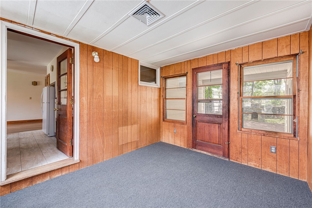 171 Iroquois Road Cumberland, RI 02864 - Photo 26 of 32 Breezeway