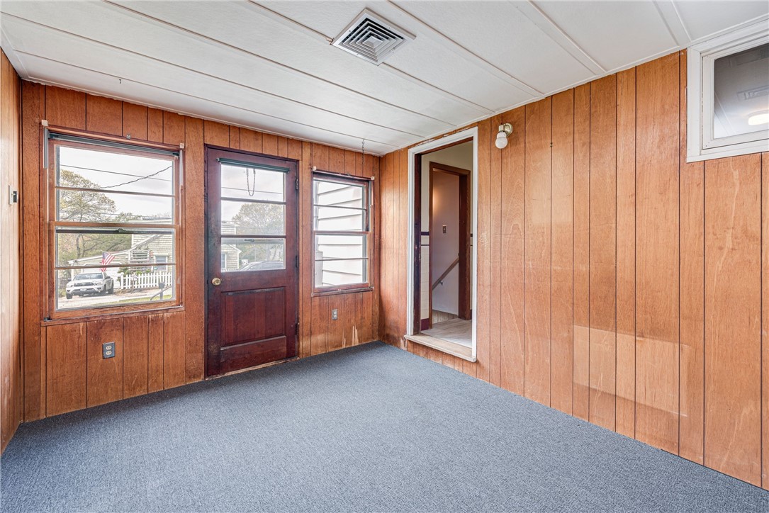 171 Iroquois Road Cumberland, RI 02864 - Photo 27 of 32 Breezeway