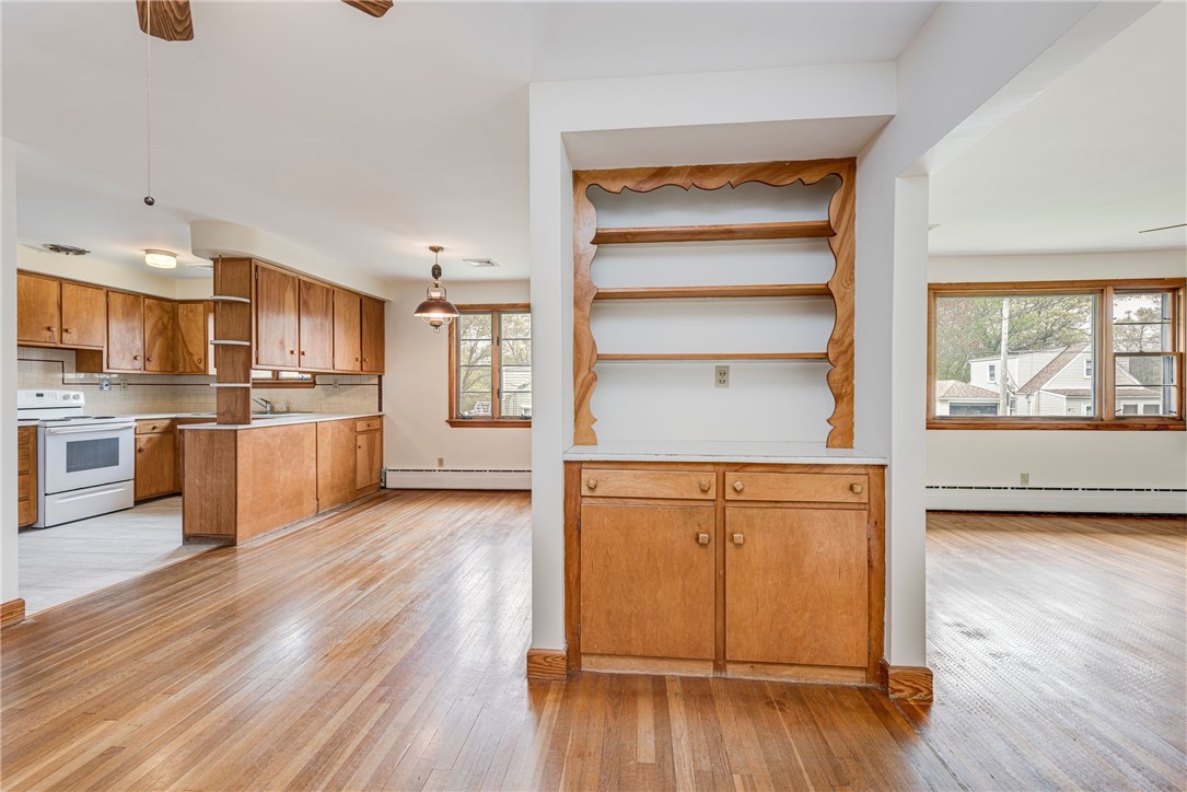 171 Iroquois Road Cumberland, RI 02864 - Photo 5 of 32 Dining area w/pantry