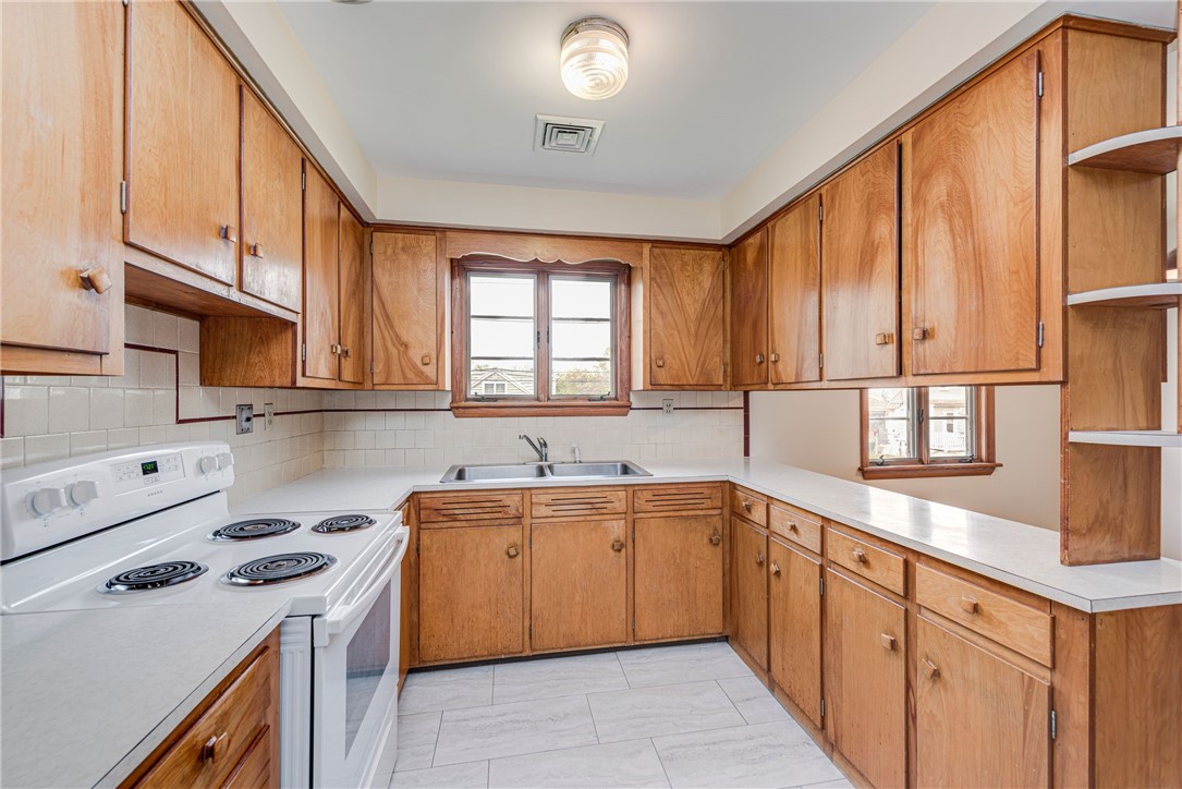 171 Iroquois Road Cumberland, RI 02864 - Photo 6 of 32 Gallery Image 6