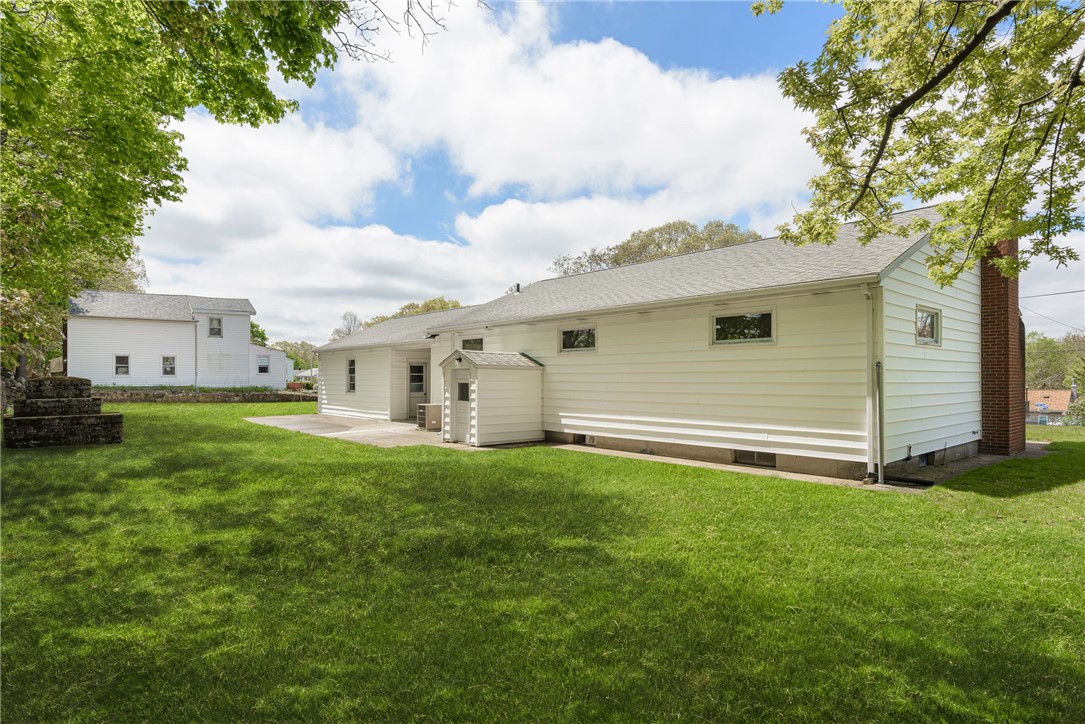 171 Iroquois Road Cumberland, RI 02864 - Photo 7 of 32 Gallery Image 7