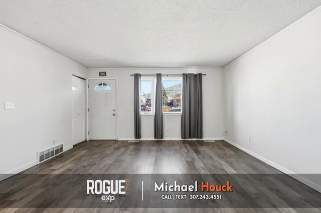 $289,900 | 442 Indian Paintbrush, Casper, WY 82604