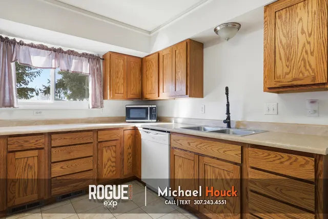 $289,900 | 442 Indian Paintbrush, Casper, WY 82604