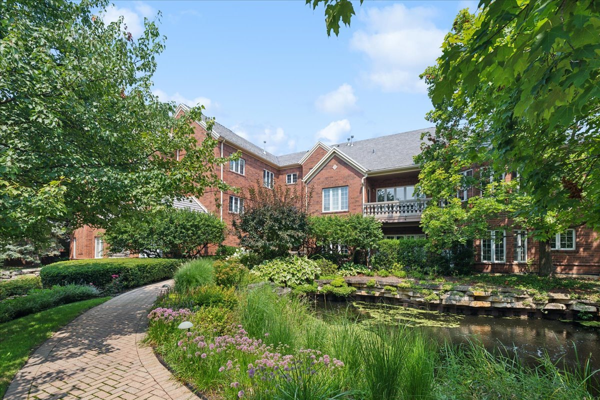323 Regent Wood Road, Unit 323 Northfield, IL 60093 - Photo 1 of 29 Gallery Image 1
