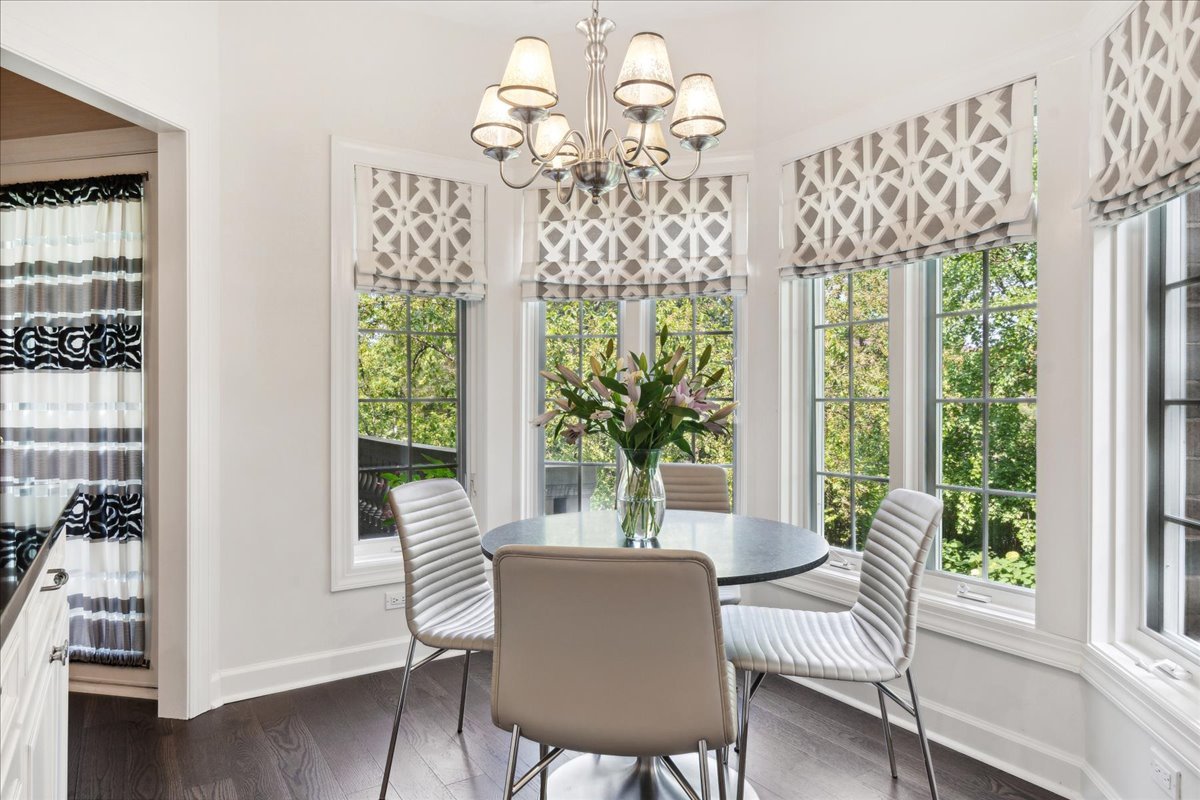 323 Regent Wood Road, Unit 323 Northfield, IL 60093 - Photo 11 of 29 Gallery Image 11
