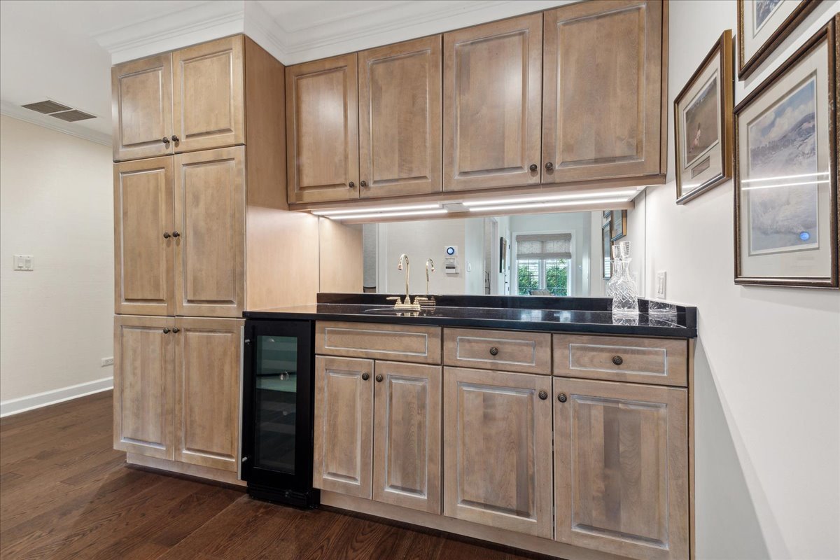323 Regent Wood Road, Unit 323 Northfield, IL 60093 - Photo 14 of 29 Gallery Image 14