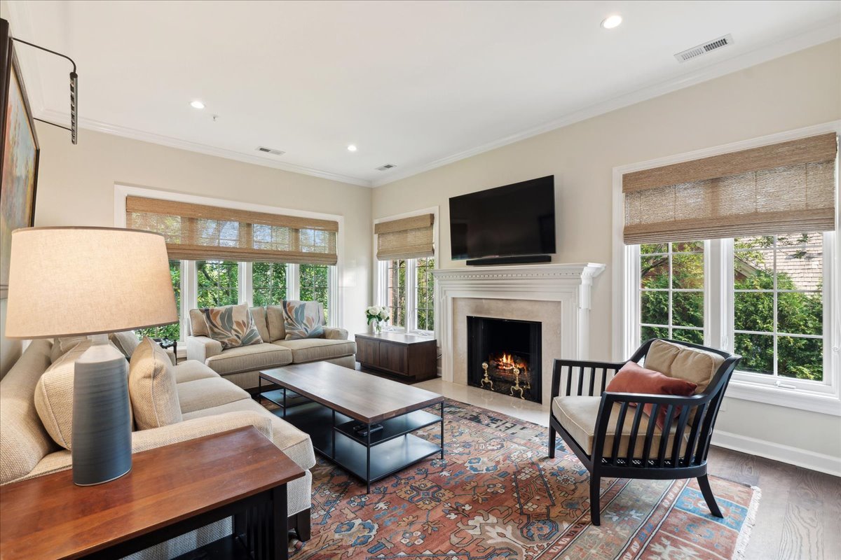 323 Regent Wood Road, Unit 323 Northfield, IL 60093 - Photo 16 of 29 Gallery Image 16