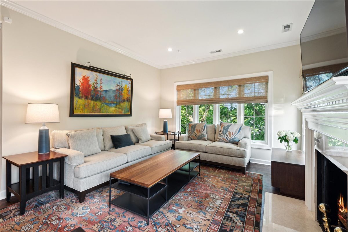 323 Regent Wood Road, Unit 323 Northfield, IL 60093 - Photo 17 of 29 Gallery Image 17