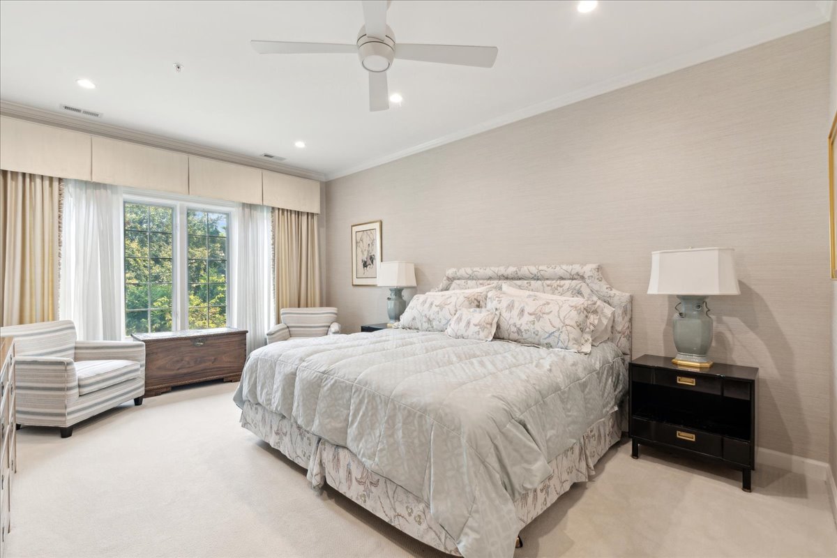 323 Regent Wood Road, Unit 323 Northfield, IL 60093 - Photo 20 of 29 Gallery Image 20