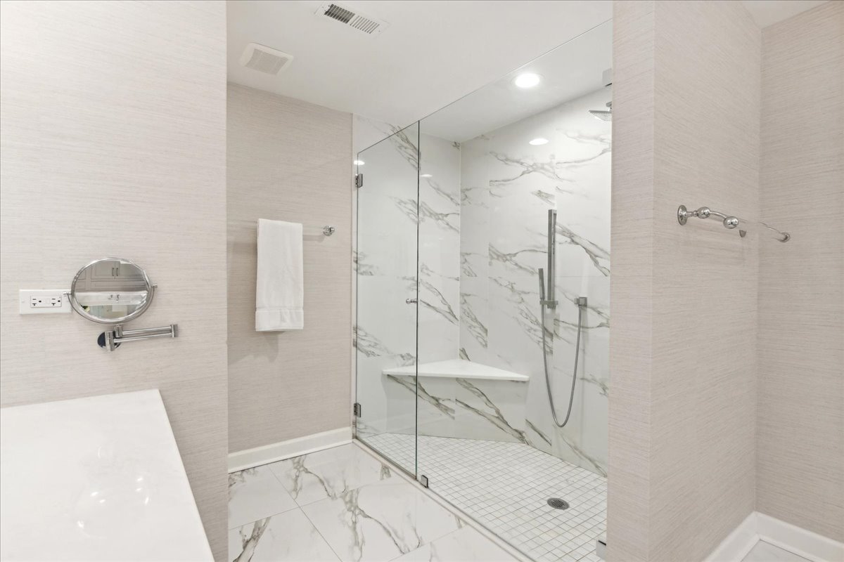 323 Regent Wood Road, Unit 323 Northfield, IL 60093 - Photo 22 of 29 Gallery Image 22