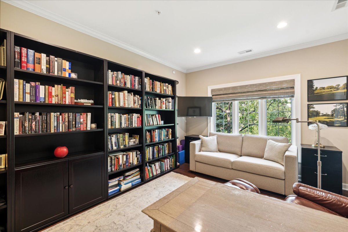 323 Regent Wood Road, Unit 323 Northfield, IL 60093 - Photo 23 of 29 Gallery Image 23