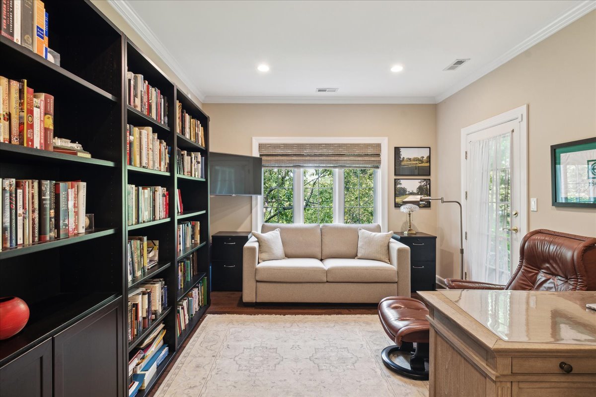 323 Regent Wood Road, Unit 323 Northfield, IL 60093 - Photo 24 of 29 Gallery Image 24