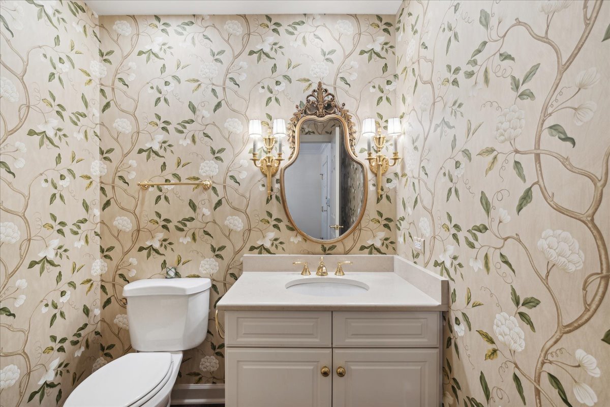 323 Regent Wood Road, Unit 323 Northfield, IL 60093 - Photo 26 of 29 Gallery Image 26