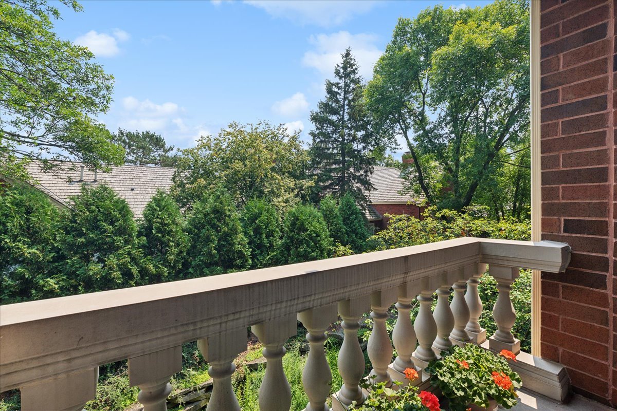 323 Regent Wood Road, Unit 323 Northfield, IL 60093 - Photo 28 of 29 Gallery Image 28