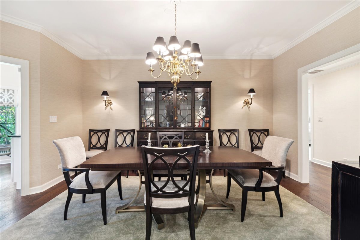 323 Regent Wood Road, Unit 323 Northfield, IL 60093 - Photo 6 of 29 Gallery Image 6