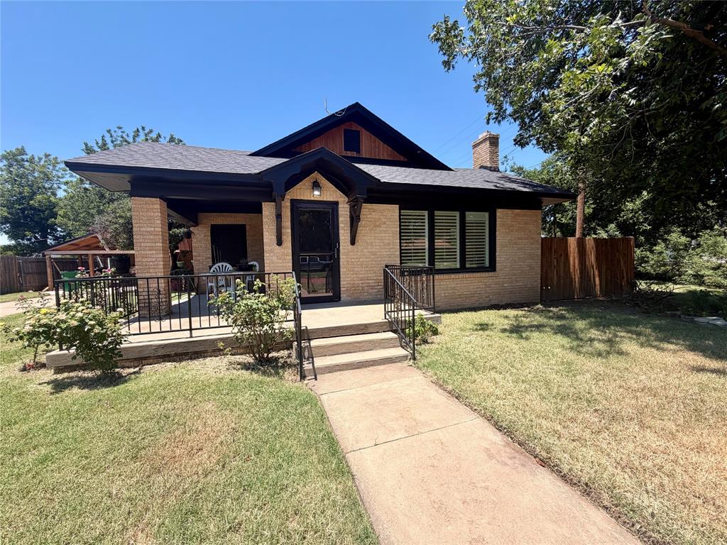 908 Cain Street Quanah, TX 79252 - Photo 1 of 15
