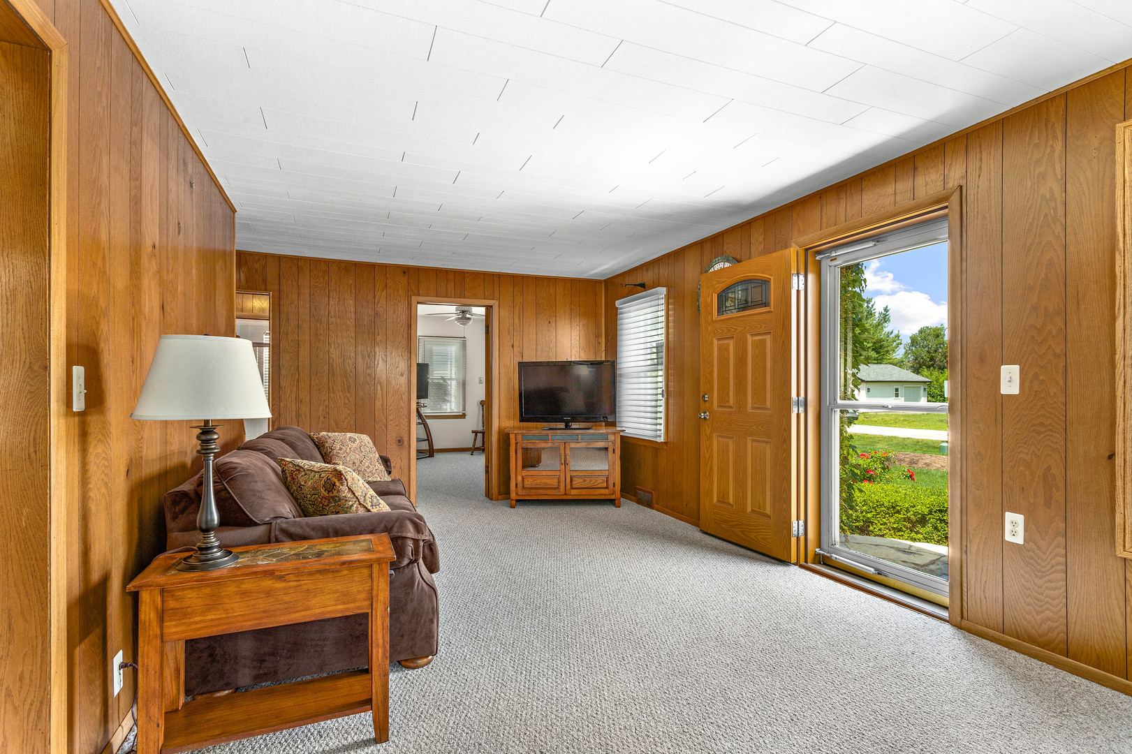 11133 Revere Road Mokena, IL 60448 - Photo 9 of 22 a living room with furniture and a flat screen tv