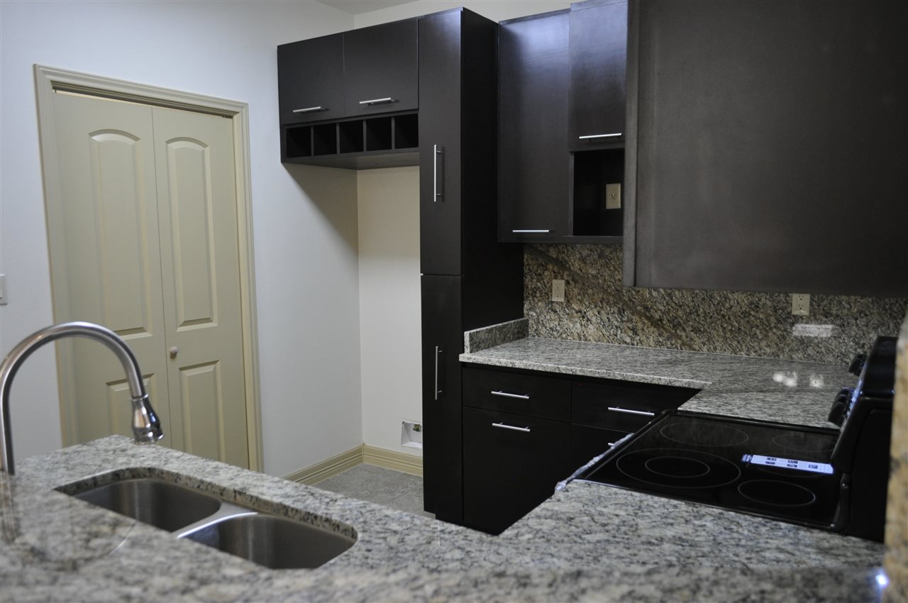 8216 Casa Verde Road, Unit E163 Laredo, TX 78041 - Photo 5 of 20 a bathroom with a sink and a mirror