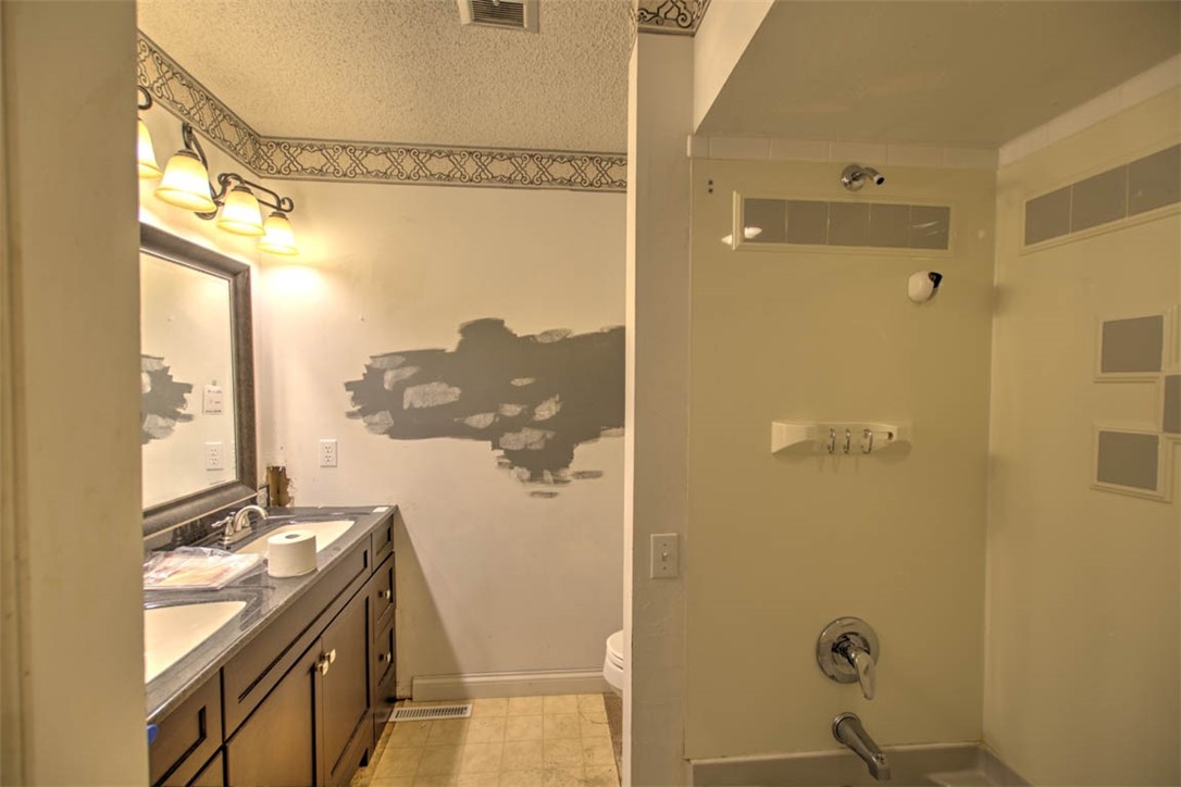1051 Valley View Court Decatur, IL 62522 - Photo 22 of 27 Gallery Image 22
