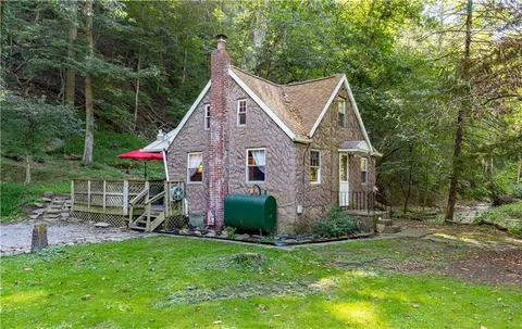 a view of a back yard of the house