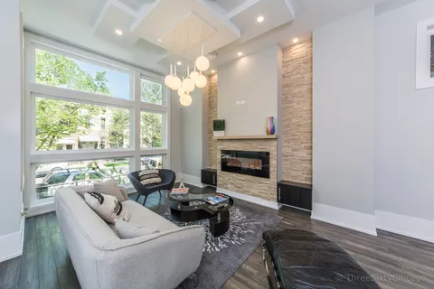 $1,650,000 | 2125 West Erie Street, Chicago, IL 60612
