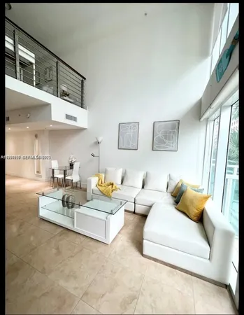 $3,300 | 41 Southeast 5th Street, Unit 414, Miami, FL 33131