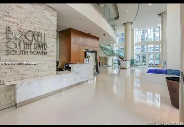 $3,300 | 41 Southeast 5th Street, Unit 414, Miami, FL 33131