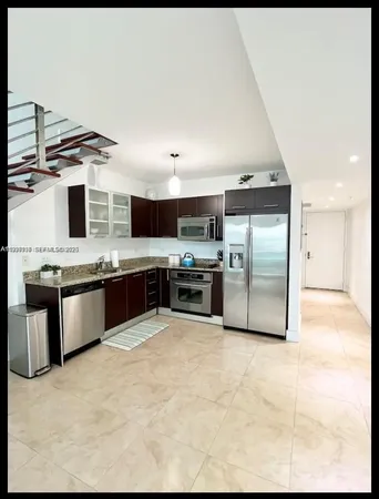 $3,300 | 41 Southeast 5th Street, Unit 414, Miami, FL 33131