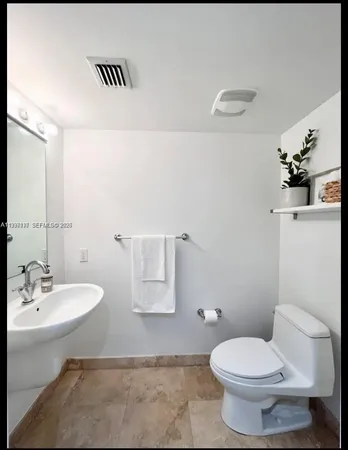 $3,300 | 41 Southeast 5th Street, Unit 414, Miami, FL 33131