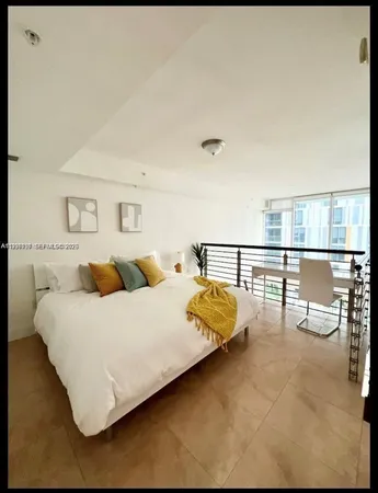 $3,300 | 41 Southeast 5th Street, Unit 414, Miami, FL 33131